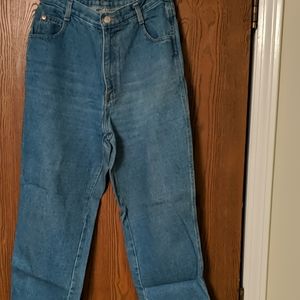 Forenza Women's Jeans rear pockets